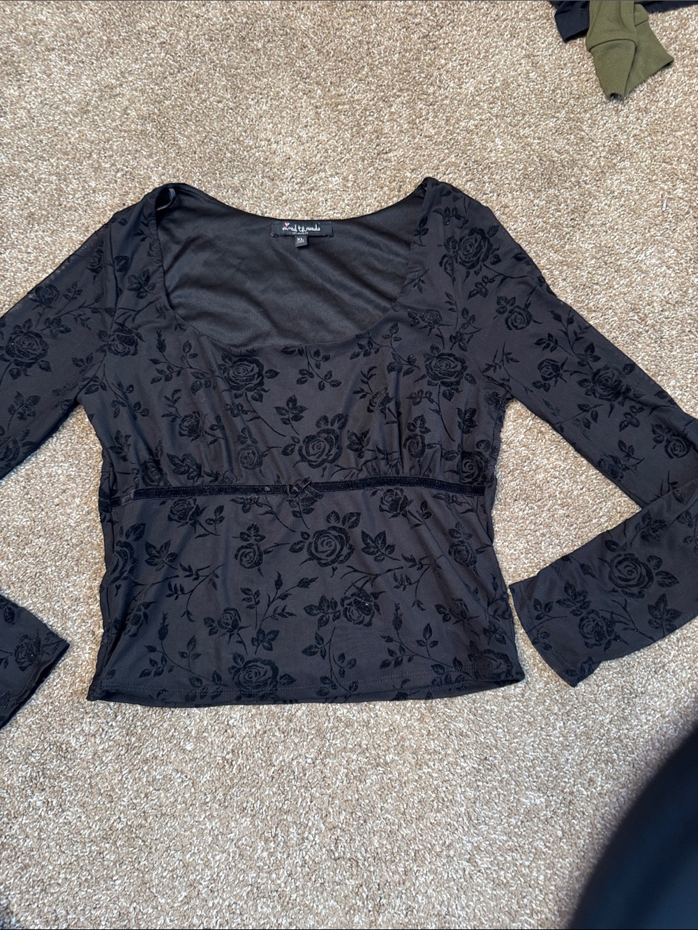Mixed Threads Black Floral Scoop Neck Long-Sleeve Top Y2K style cropped SZ XL - Picture 2 of 8